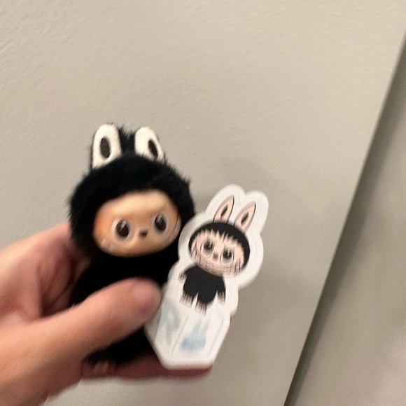 POPMART Labubu Pin for Love “R” (black) - Picture 7 of 7